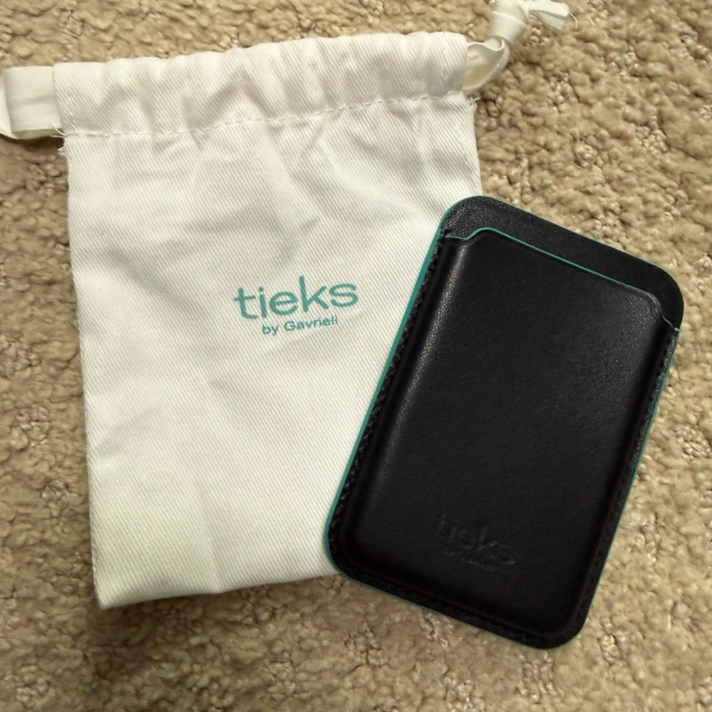 Tieks Black Leather Card Holder MagSafe